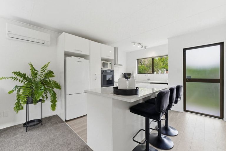 Photo of property in 2/26 Sunward Rise, Glenfield, Auckland, 0629
