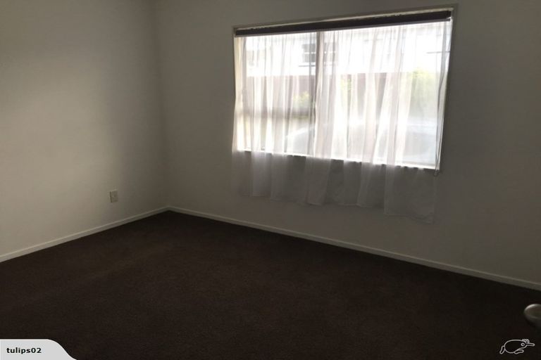 Photo of property in 9 Rewarewa Road, Te Atatu Peninsula, Auckland, 0610