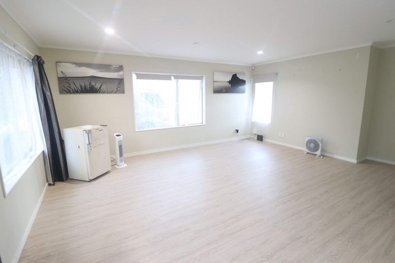 Photo of property in 10a Marie Crescent, Te Atatu South, Auckland, 0610