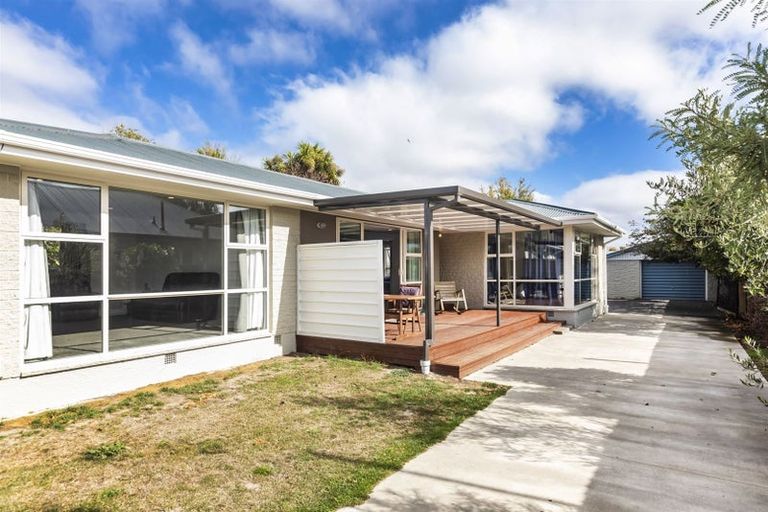 Photo of property in 15 Frensham Crescent, Woolston, Christchurch, 8062