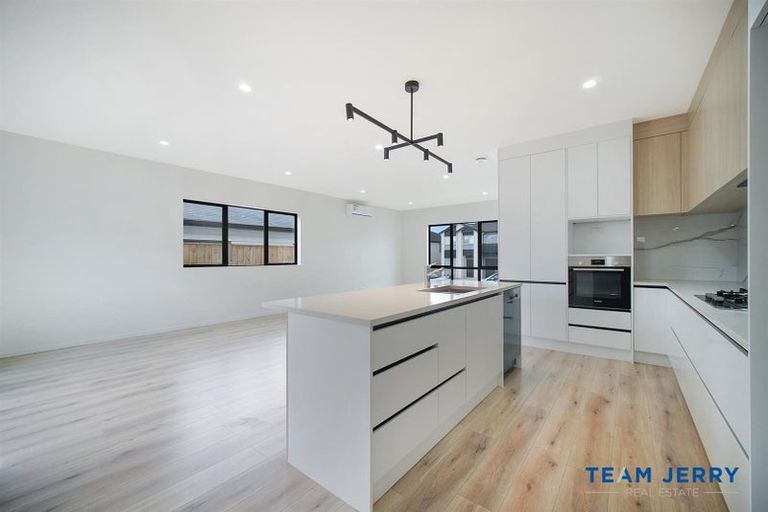Photo of property in 30 Dungloe Avenue, Flat Bush, Auckland, 2019