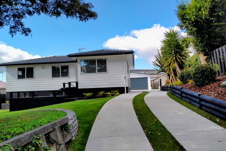 Photo of property in 10 Doone Place, Massey, Auckland, 0614