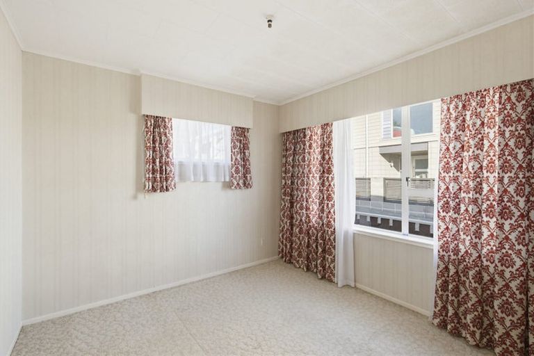 Photo of property in 5 Marine Parade, Paraparaumu Beach, Paraparaumu, 5032