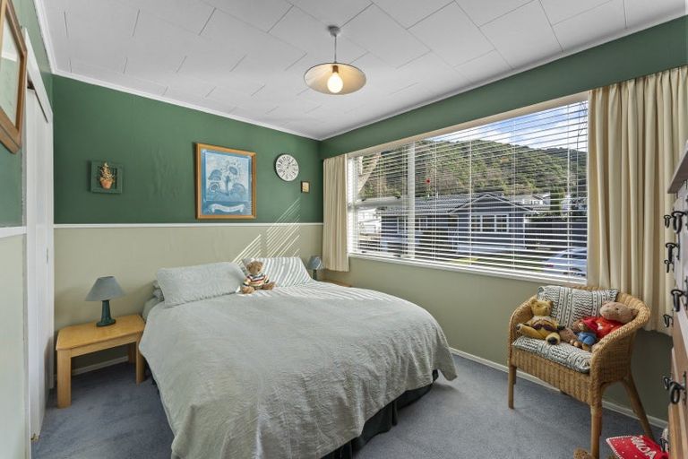 Photo of property in 4 Lincoln Grove, Wainuiomata, Lower Hutt, 5014