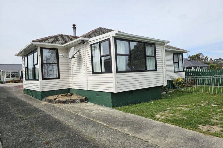 Photo of property in 3-3a Mana Avenue, Titahi Bay, Porirua, 5022