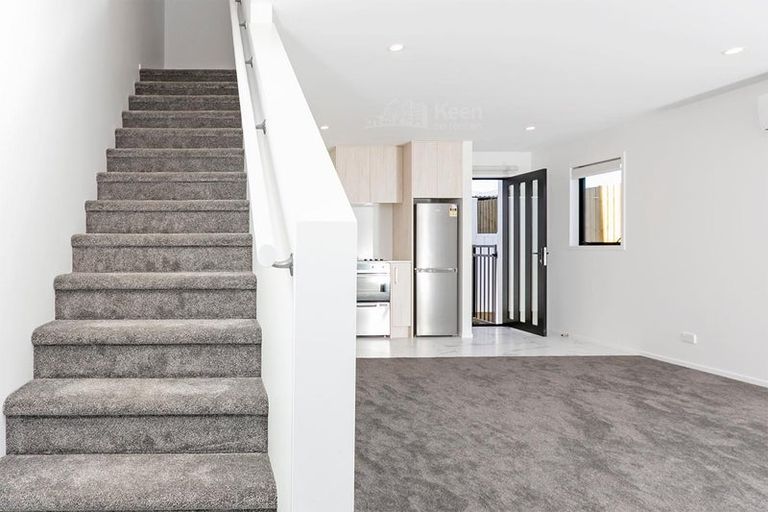 Photo of property in 1/21 Karamu Street, Te Atatu Peninsula, Auckland, 0610
