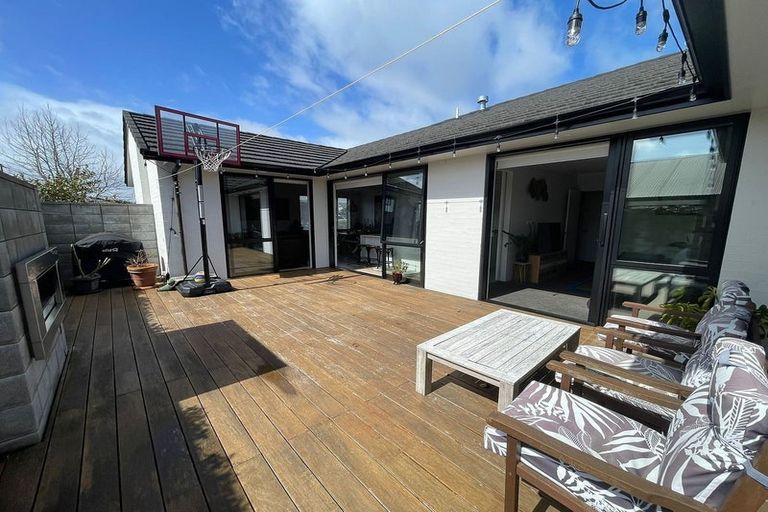 Photo of property in 8 Bellamont Street, Kumeu, 0810