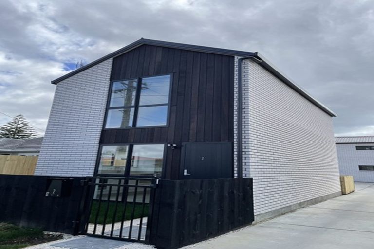 Photo of property in 2/12 Enderby Drive, Te Atatu Peninsula, Auckland, 0610