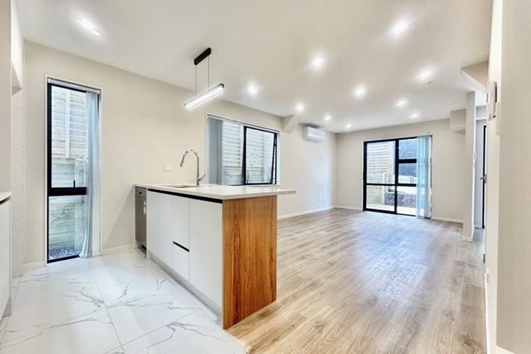 Photo of property in 8a Nandana Drive, Glen Eden, Auckland, 0602