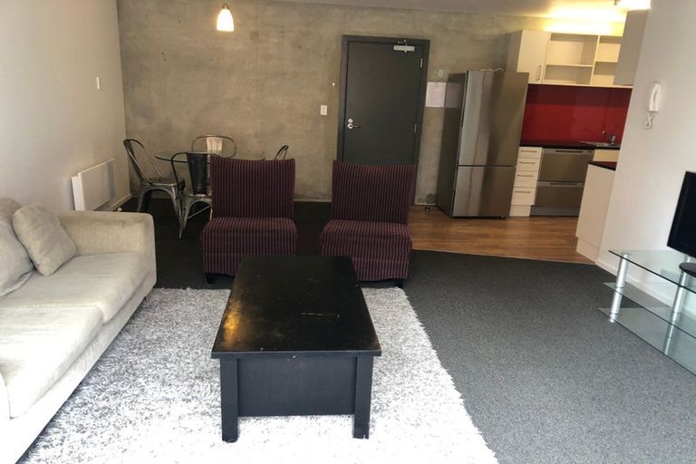 Photo of property in 1/2 Torrens Terrace, Mount Cook, Wellington, 6011