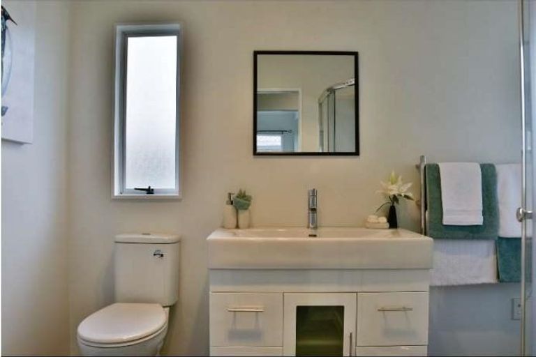 Photo of property in 47 Meadowvale Rise, Titirangi, Auckland, 0604