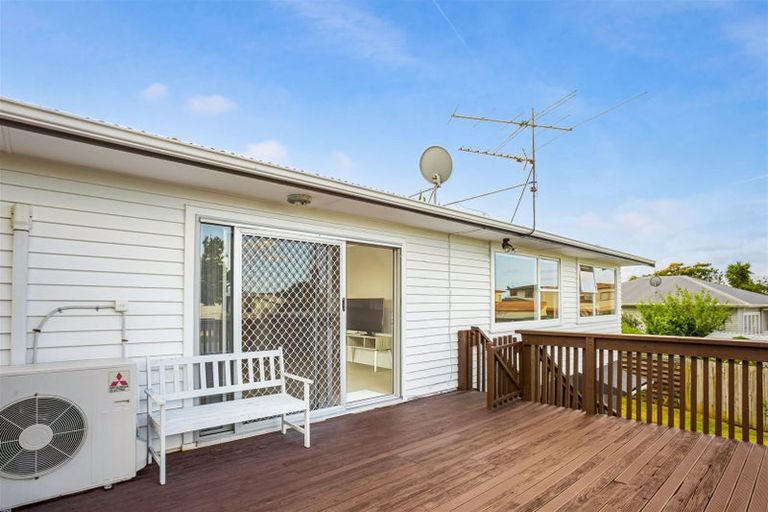 Photo of property in 12 Crompton Road, Massey, Auckland, 0614
