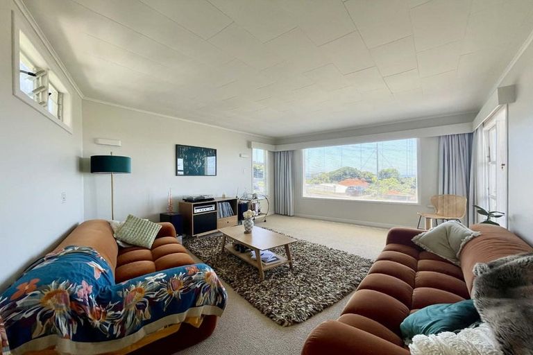 Photo of property in 9 Lismore Street, Strandon, New Plymouth, 4312