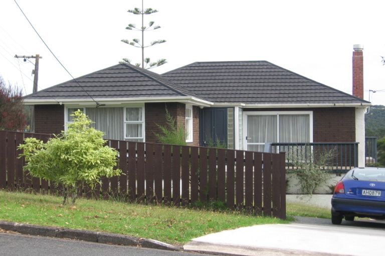 Photo of property in 24 Highland Avenue, Titirangi, Auckland, 0604