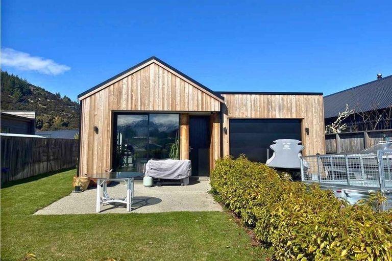 Photo of property in 6 Glen Dene Crescent, Wanaka, 9305