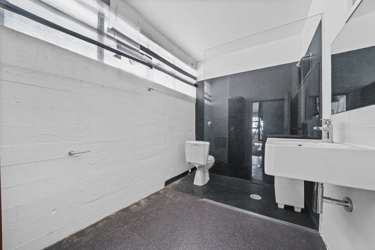 Photo of property in Endeavour Apartments, 18/125u Thorndon Quay, Pipitea, Wellington, 6011