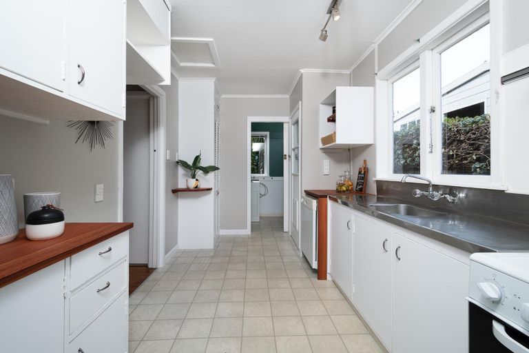 Photo of property in 82 Rosier Road, Glen Eden, Auckland, 0602