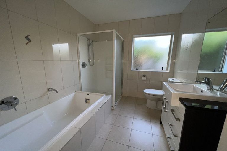 Photo of property in 3 Mana Lane, Pinehill, Auckland, 0632