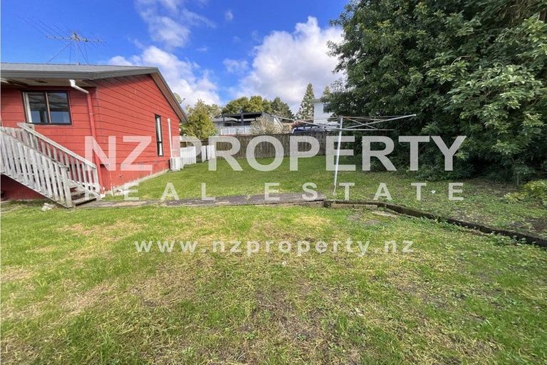 Photo of property in 13 Kearney Place, Massey, Auckland, 0614