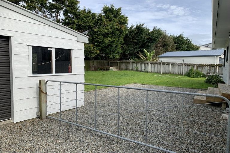 Photo of property in 100 Queens Road, Waikanae Beach, Waikanae, 5036