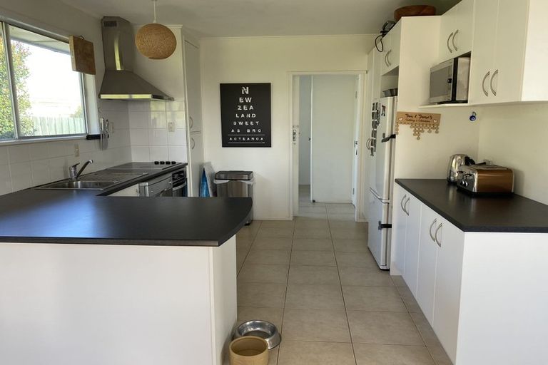 Photo of property in 1/16 Stanley Road, Glenfield, Auckland, 0629