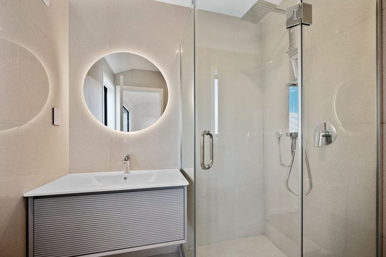 Photo of property in 5 Glendhu Road, Bayview, Auckland, 0629