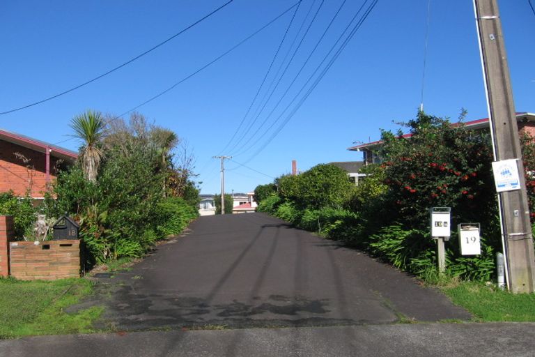 Photo of property in 18 Fairlea Road, Te Atatu South, Auckland, 0610
