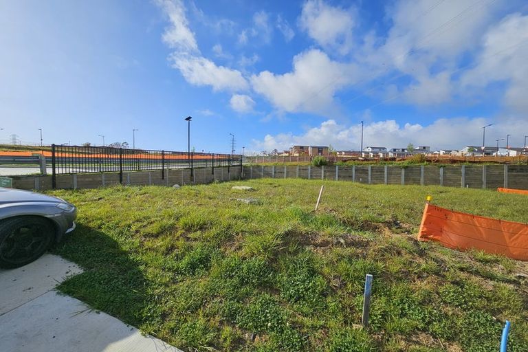 Photo of property in 9 Kotiu Place, Massey, 0614