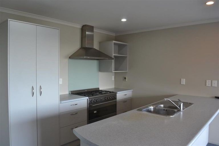 Photo of property in 7 Greenstone Place, Aotea, Porirua, 5024