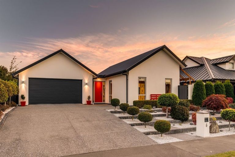 Photo of property in 6 Lakebridge Place, Parklands, Christchurch, 8083
