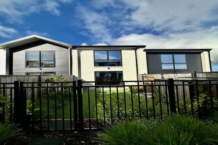 Photo of property in 8/170 Don Buck Road, Massey, Auckland, 0614