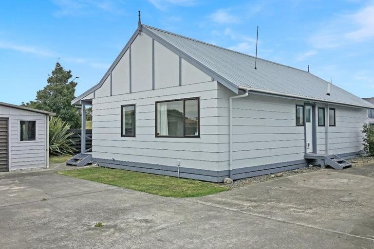 Photo of property in 7 Peter Hall Drive, Kelvin Grove, Palmerston North, 4414