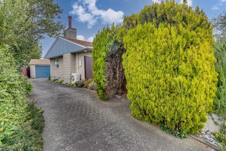 Photo of property in 17 Rosedale Place, Avonhead, Christchurch, 8042