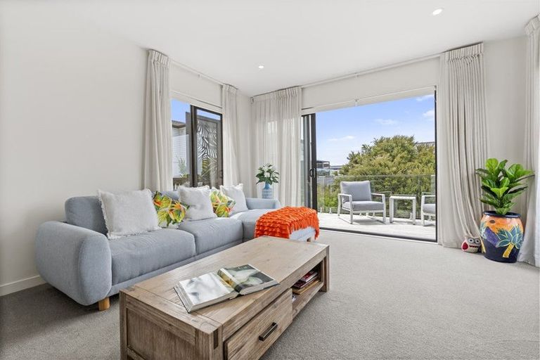 Photo of property in 3 Rockpool Road, Orewa, 0931