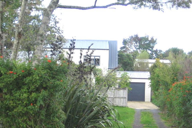 Photo of property in 174 Henderson Valley Road, Henderson, Auckland, 0612