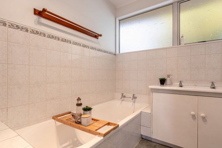 Photo of property in 11 Kanawa Street, Waikanae, 5036