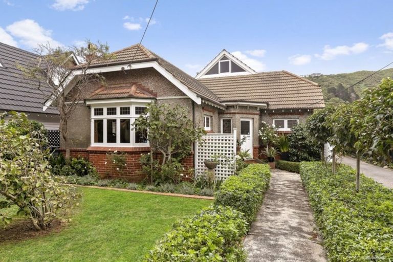 Photo of property in 242 The Parade, Island Bay, Wellington, 6023