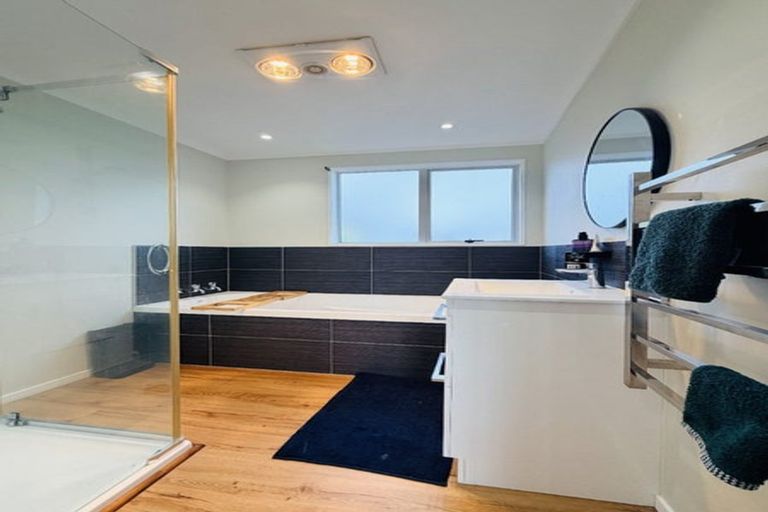 Photo of property in 8 Kaitawa Crescent, Paraparaumu, 5032