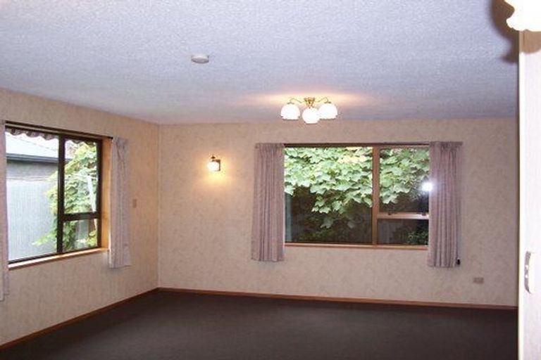 Photo of property in 24 Sawtell Place, Northcote, Christchurch, 8052
