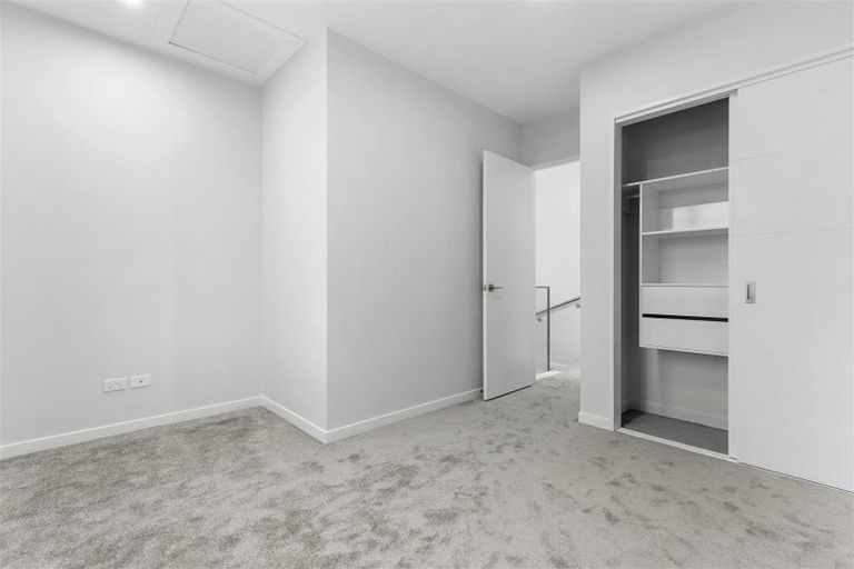 Photo of property in 15 Kuaha Road, Massey, Auckland, 0614