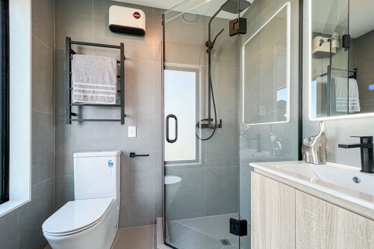 Photo of property in 858d East Coast Road, Northcross, Auckland, 0630
