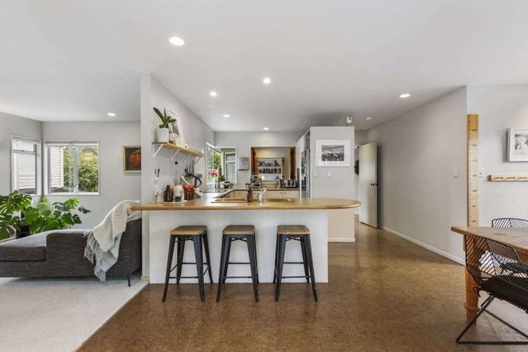 Photo of property in 2/19 Kenmure Avenue, Forrest Hill, Auckland, 0620