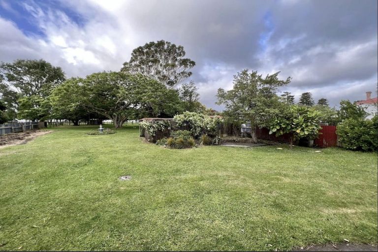 Photo of property in 2 Brassey Street, Waverley, 4510