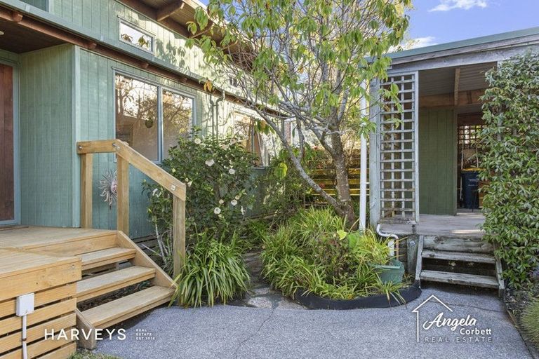 Photo of property in 1/36 Konini Road, Titirangi, Auckland, 0604