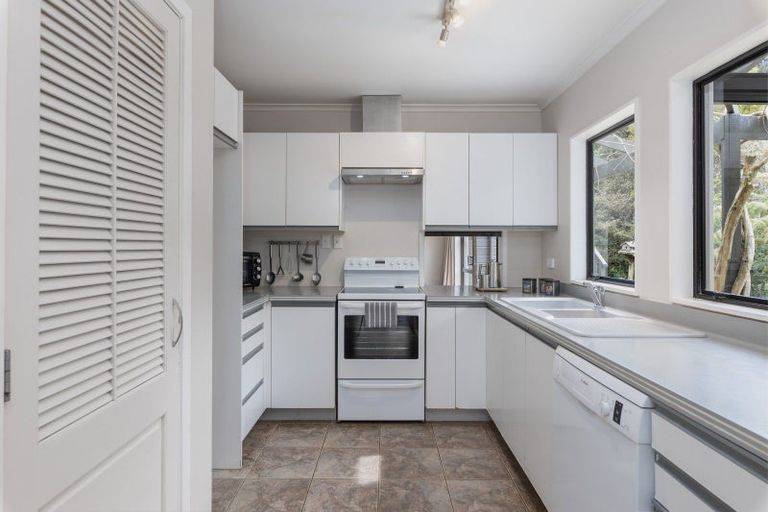 Photo of property in 2 Te Kawau Pass, Greenhithe, Auckland, 0632