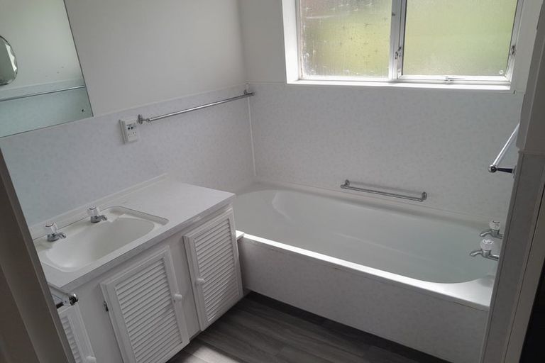 Photo of property in 1/2 Northwick Place, Hillcrest, Auckland, 0627