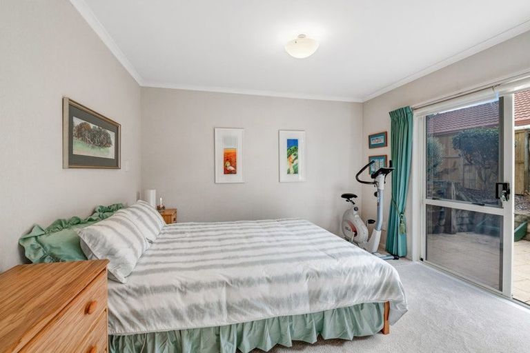 Photo of property in 29 Westminster Gardens, Unsworth Heights, Auckland, 0632