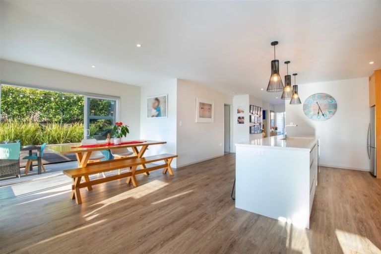 Photo of property in 14 Kahu Close, Orewa, 0931