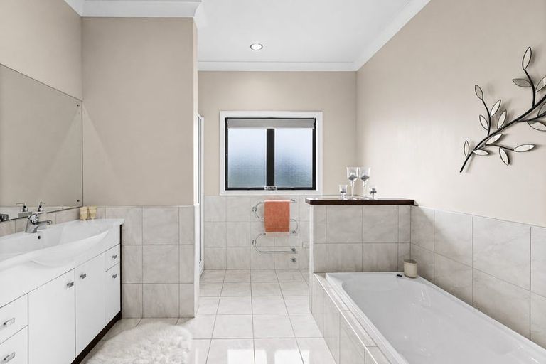 Photo of property in 1 Pinotage Drive, Greenmeadows, Napier, 4112