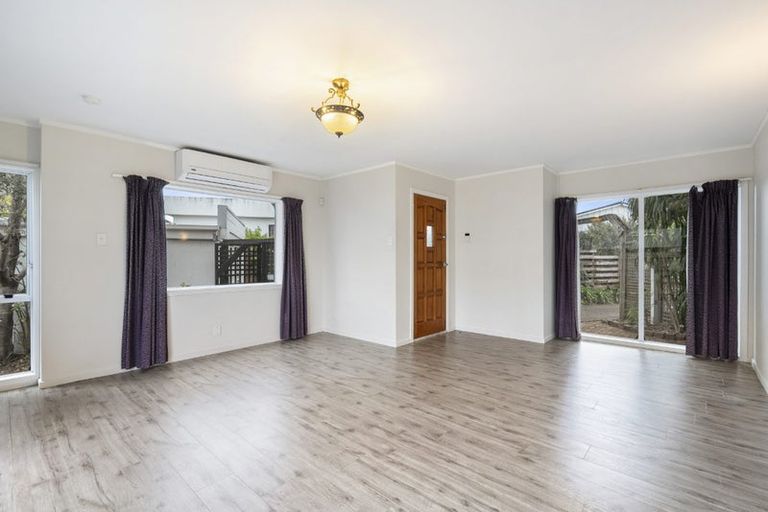 Photo of property in 2/5 Stanley Avenue, Milford, Auckland, 0620